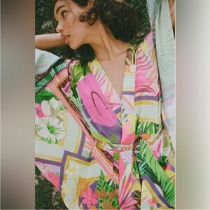 NWT ZARA SATIN EFFECT vacation PRINT KIMONO size M
🚨PRICE FIRM NO DISCOUNT